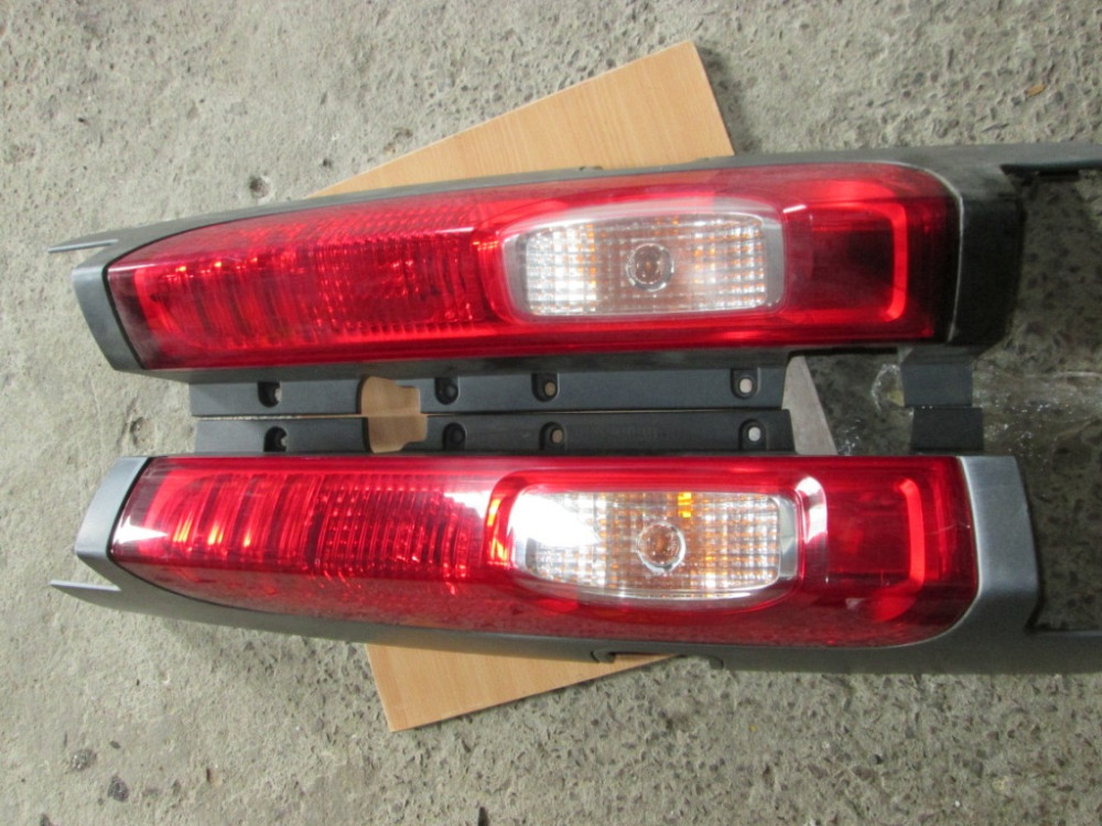 Фонарь задний правый Opel Vivaro 2007-2013 (8200415251) Ковель - изображение 1