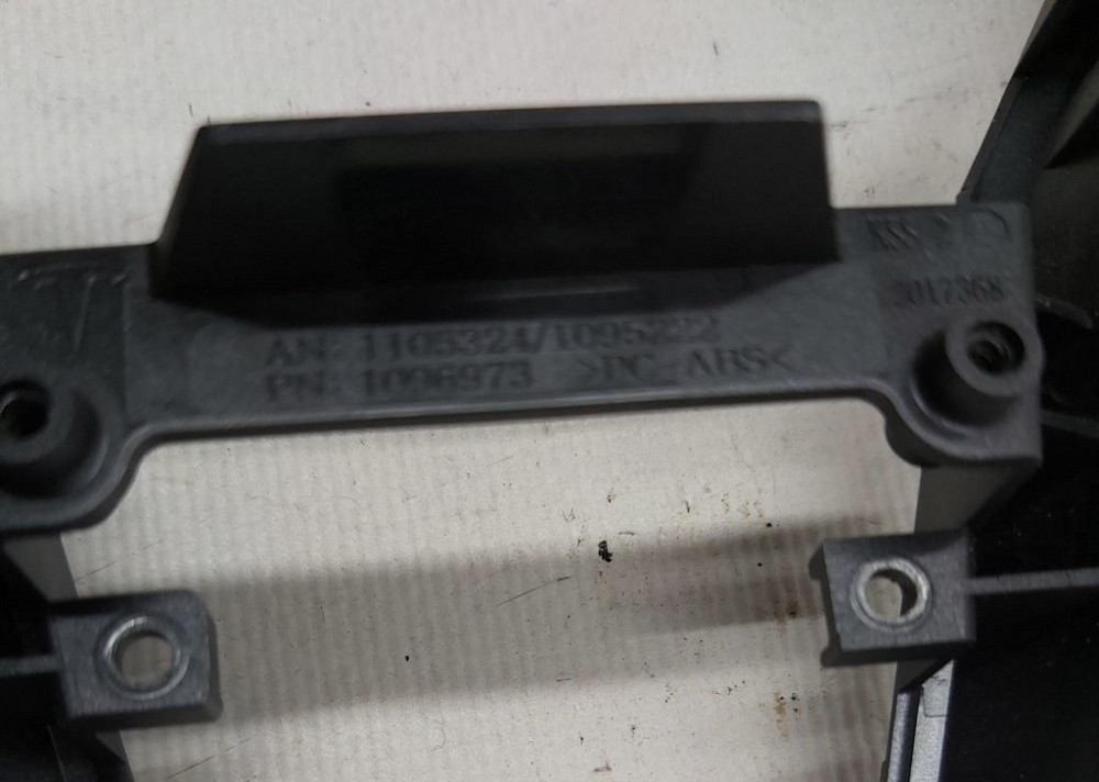 Корпус декоративный подушки безопасности водителя на рулевом колесе Tesla model 1096973-00-E Київ - зображення 3