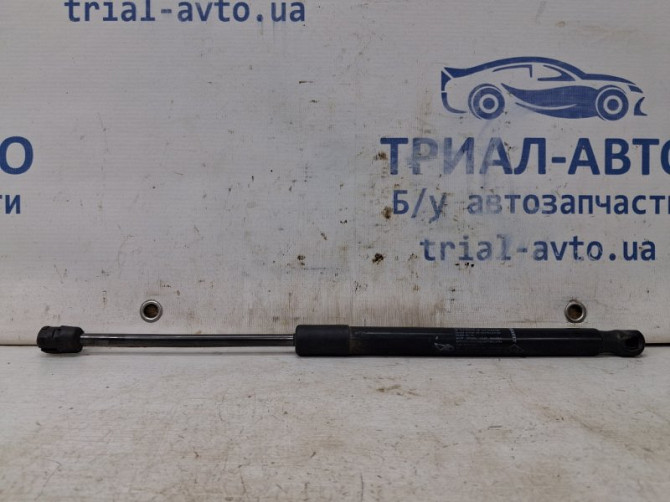 Амортизатор крышки багажника Dacia Duster HS 1.5 DIESEL K9K 2010 (б/у) Киев - изображение 1
