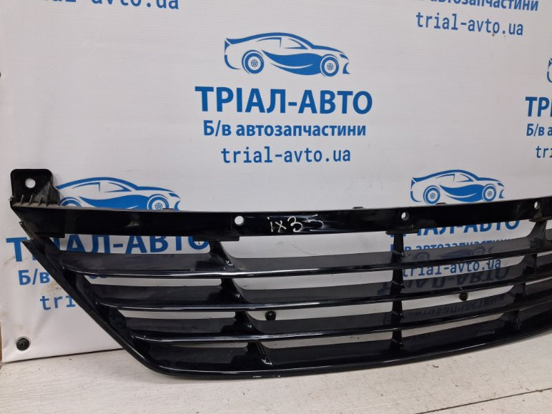 Решетка бампера центральная Hyundai IX35 LM 1.7 DIESEL D4FD 2009 (б/у) Киев - изображение 2