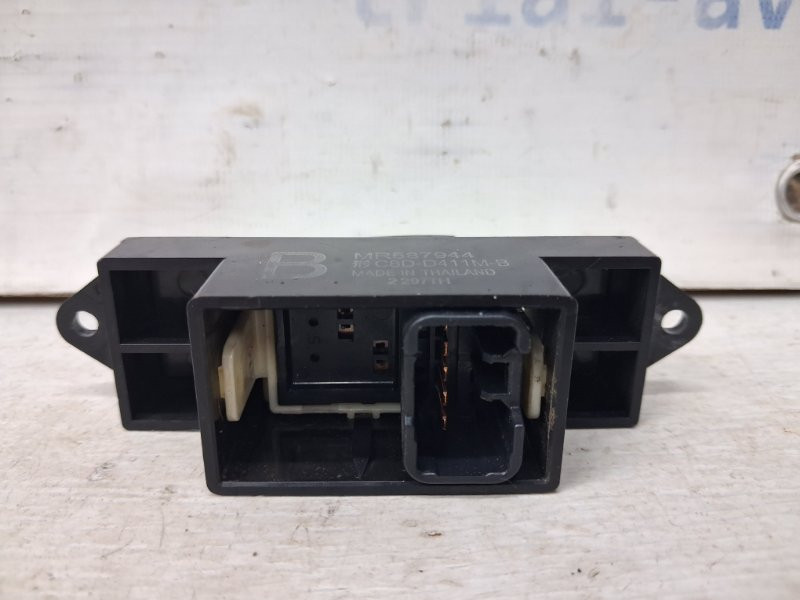 Кнопка стеклоподъемника Mitsubishi L200 KB 2.5 DIESEL 4D56 2006 (б/у) Киев - изображение 3