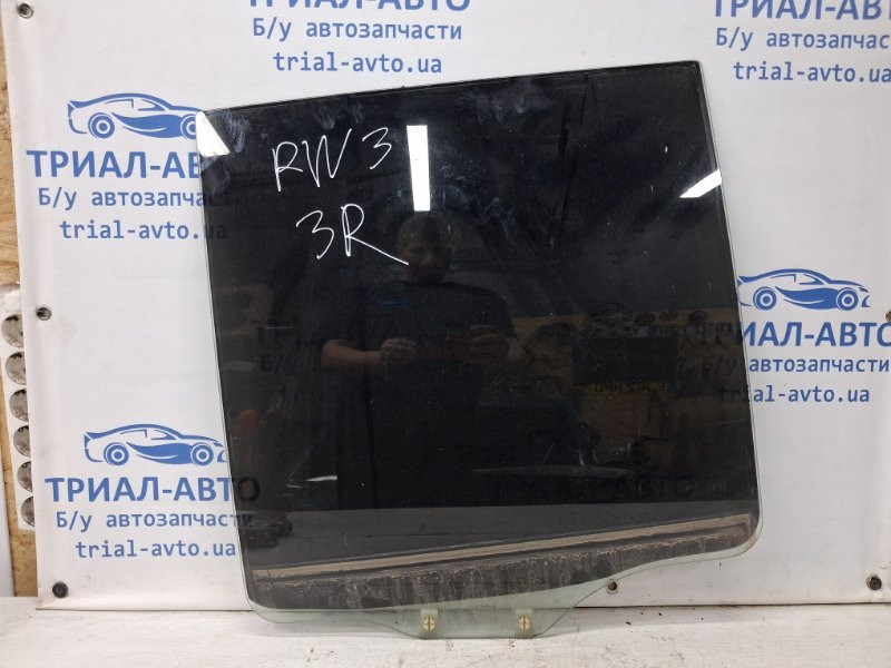 Стекло двери заднее правое Mitsubishi Pajero Wagon 3 3.2 ДИЗЕЛЬ 4M41 1999 (б/у) Київ - зображення 1