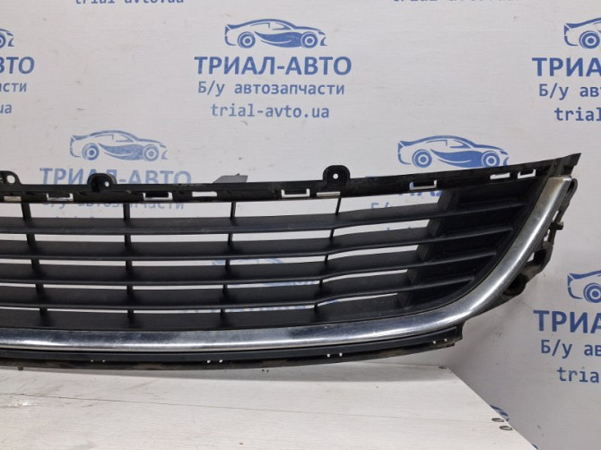 Решетка бампера центральная Renault Megane 3 1.5 DIESEL K9K 2008 (б/у) Київ - зображення 3
