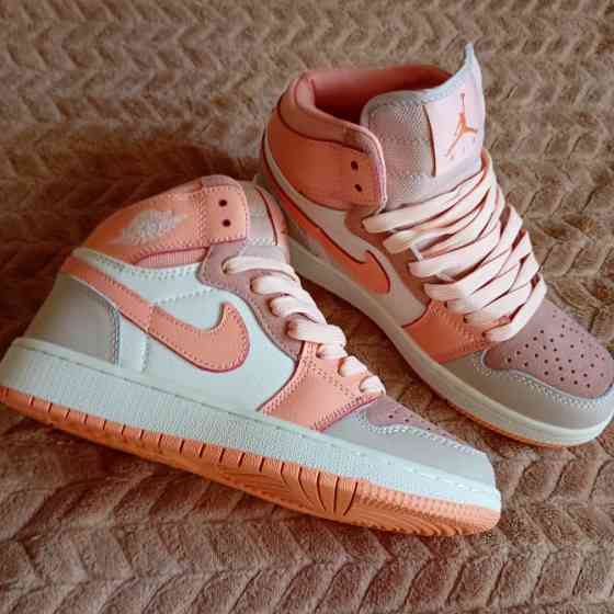 Новые кроссовки женские демисезонные Nike air Jordan 1 retro APRICOT POWDER В'етнам кожа Вінниця