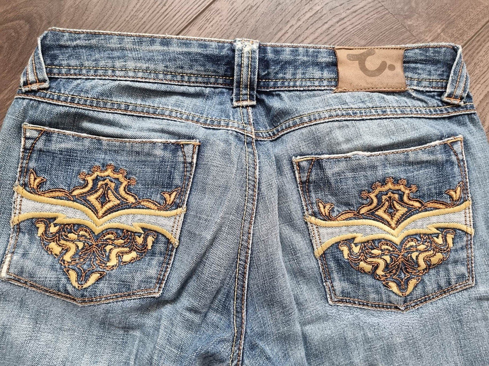 Продам женские джинсы с вышитыми карманами р.44-46 Киев - изображение 3