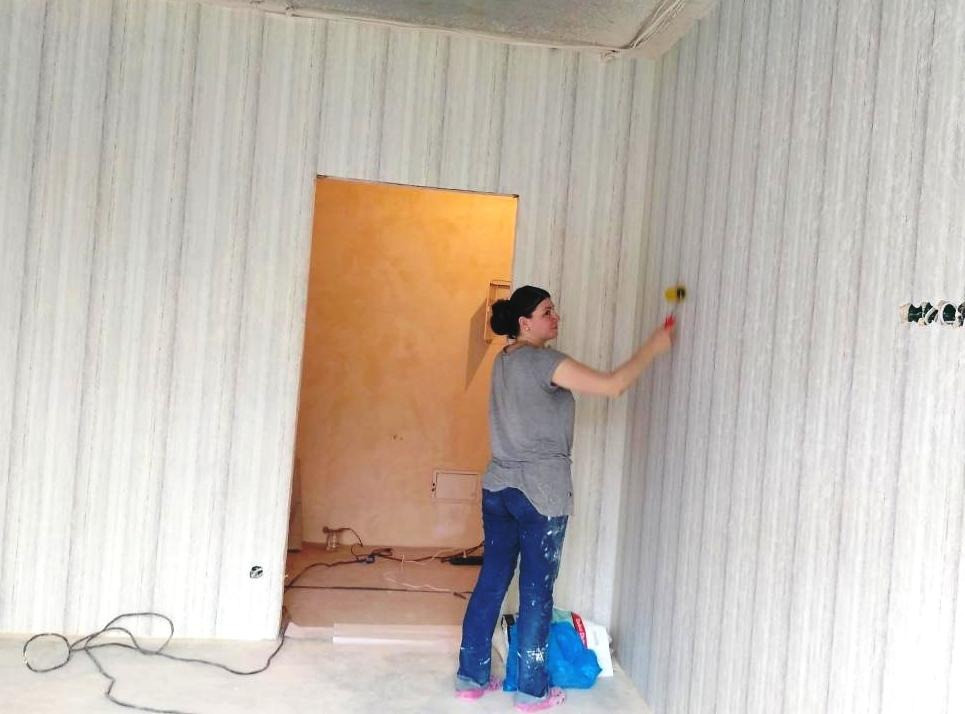 Поклейка обоев в Киеве Частный мастер Киев - изображение 1