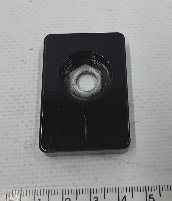 1Усилитель петли крепления крышки багажника (ляды) левой малый Tesla model X 1003165-00-A Киев - изображение 1