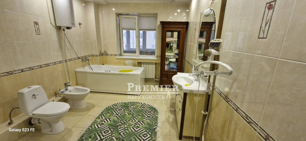 У продажу трикімнатна простора, світла двостороння квартира Черноморск - изображение 5