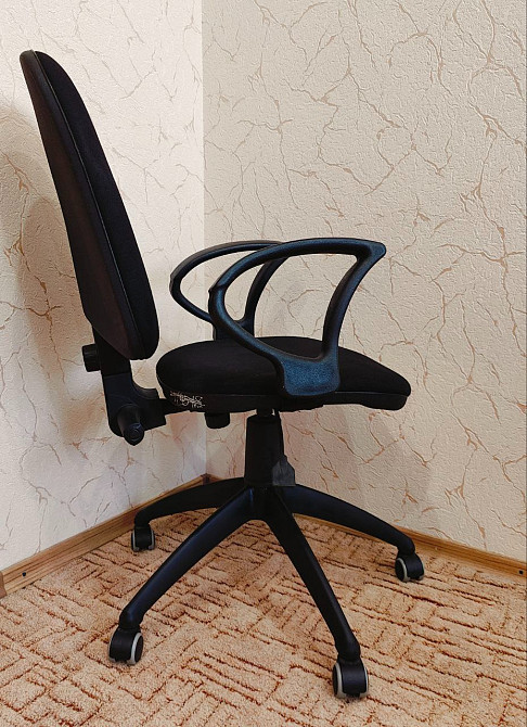 Офісне крісло стул комфорт з підлокітниками та підйомом Роздільна Роздільна - зображення 4