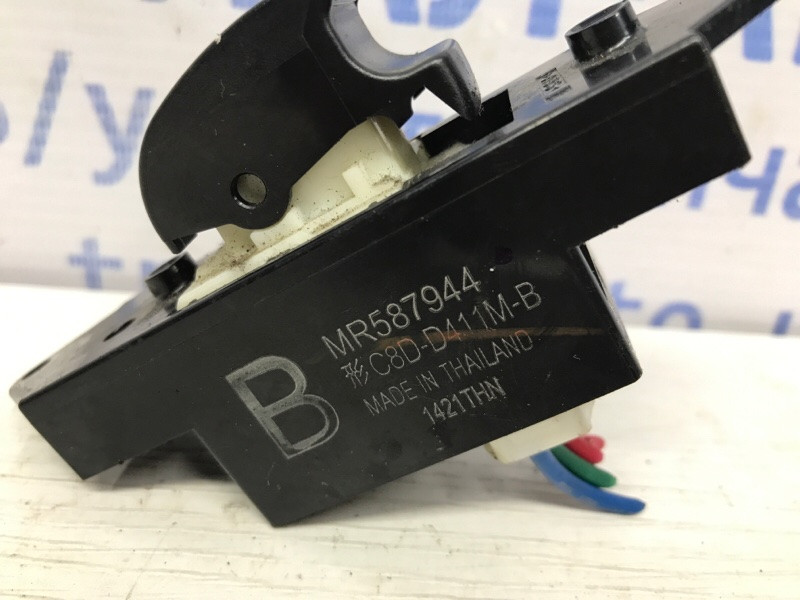 Кнопка стеклоподъемника Mitsubishi Outlander XL 2.2 DIESEL 4N14 2007 (б/у) Киев - изображение 3