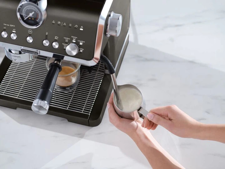 Кофеварка рожковая Delonghi La Specialista Opera EC 9555.BK 1550 Вт черная Киев - изображение 9