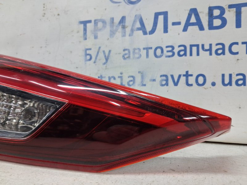 Фонарь задний внутренний левый Mazda 3 BM 2.2 DIESEL 2013 (б/у) Киев - изображение 2