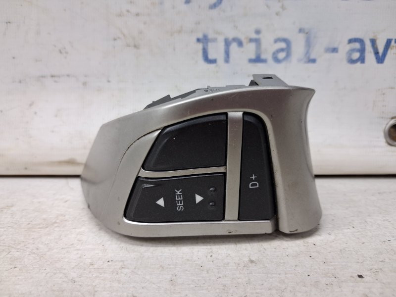 Кнопки руля SsangYong Korando C200 2.0 DIESEL D20DT 2010 (б/у) Киев - изображение 1