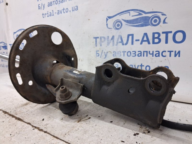 Амортизатор передний левый Toyota Auris E150 1.6 БЕНЗИН 1ZRFAE 2006 (б/у) Київ - зображення 3