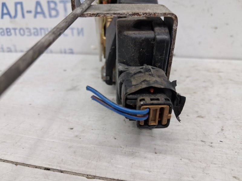 Замок двери задний левый Mitsubishi Pajero Wagon 3 3.2 ДИЗЕЛЬ 4M41 1999 (б/у) Киев - изображение 4