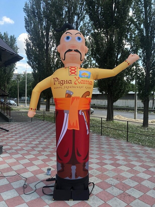 Зовнішня реклама ресторану Надувний чоловічок грузин Київ - зображення 4