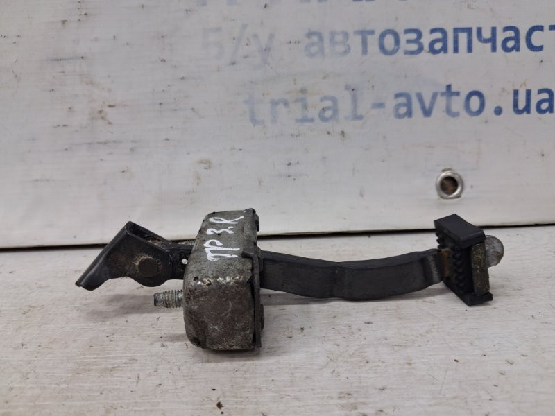 Ограничитель двери задний правый Toyota Prado J120 4.0 1GR-FE 2002 (б/у) Киев - изображение 1