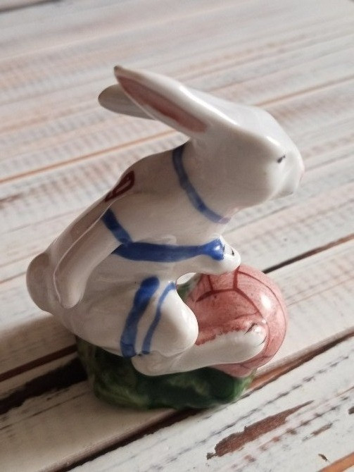 фарфоровая статуэтка заяц футболист \Городница\ Дніпро - зображення 6