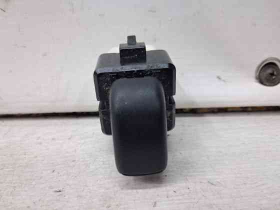 Кнопка стеклоподъемника Mitsubishi Pajero Wagon 3 3.2 ДИЗЕЛЬ 4M41 1999 (б/у) Киев