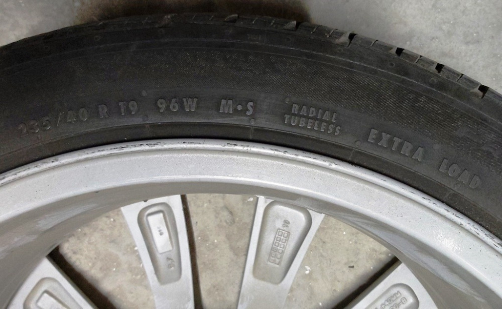 Колесо в сборе с повреждением 19X8.5J ET40 235/40R19 96W A/S CONTINENTAL PROCONTACT RX TIRE Tesla mo Киев - изображение 5