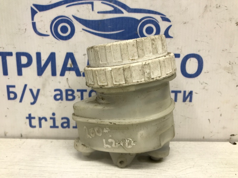 Бачок главного тормозного цилиндра Mitsubishi L200 KB 2.5 ДИЗЕЛЬ 4D56U 2006 (б/у) Київ - зображення 1