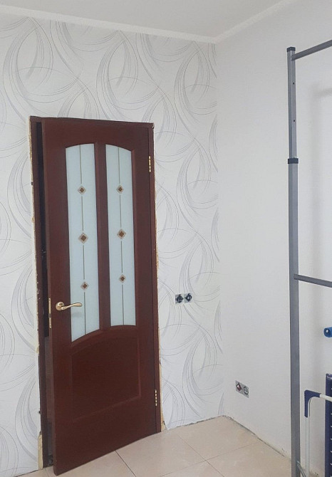 Поклейка шпалер обоев в Киеве Київ - зображення 1