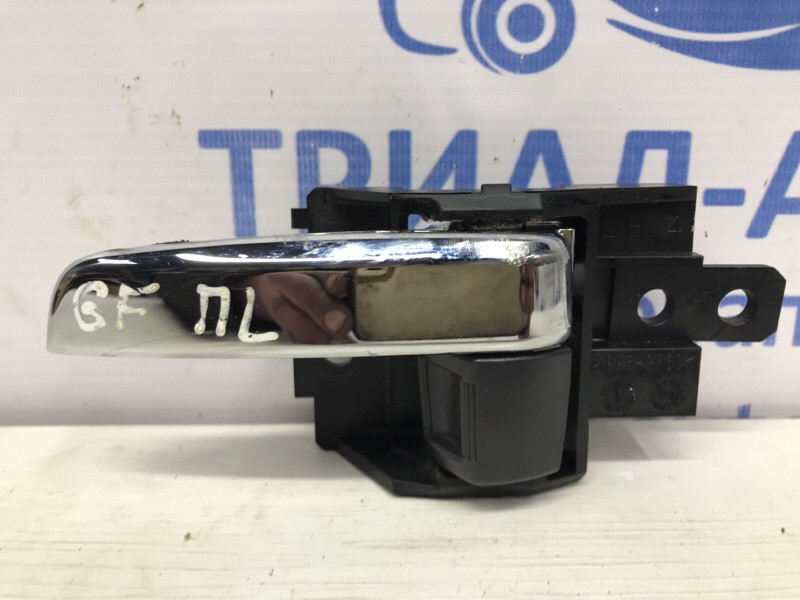 Ручка двери внутренняя левая Mitsubishi Outlander GF 2.2 DIESEL 4N14 2012 (б/у) Киев - изображение 1