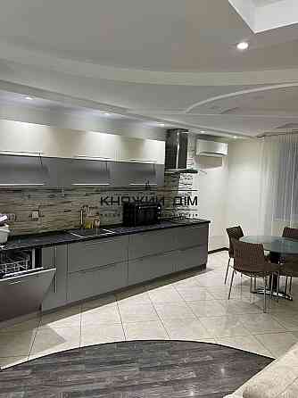 Продається 3-кімнатна квартира біля метро Позняки Киев