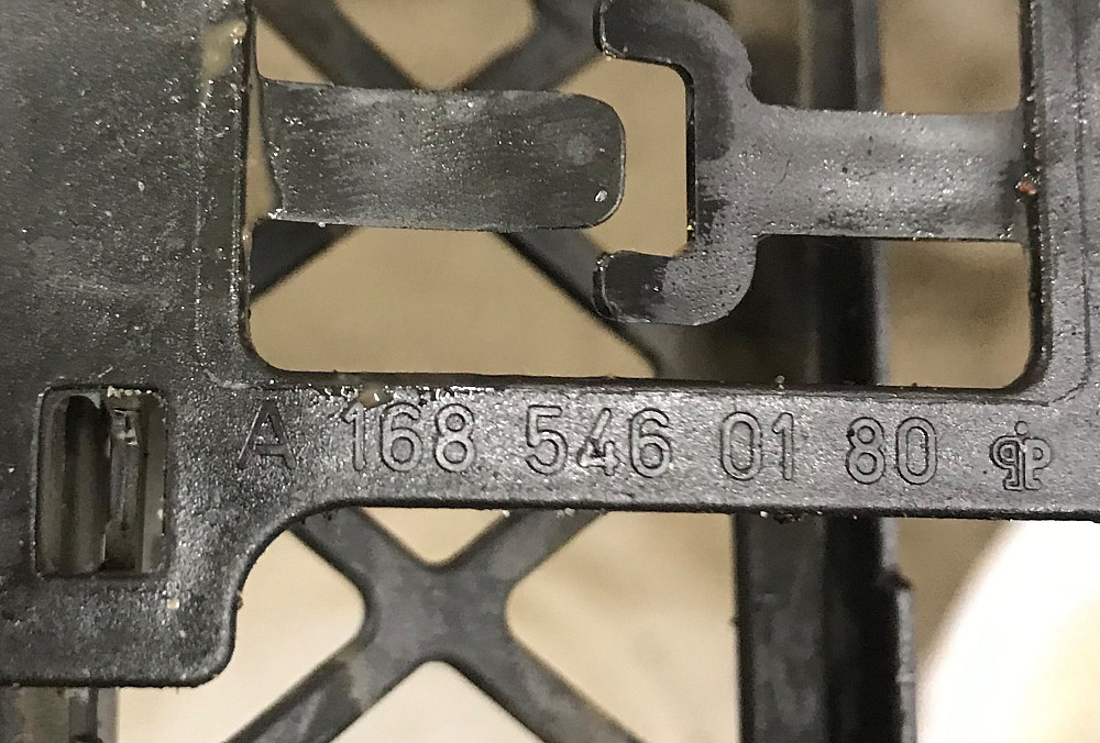 Бу фиксатор проводов под сиденьем Mercedes W168, A1685460180 Кропивницкий - изображение 1