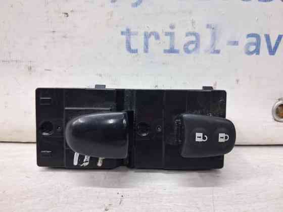 Кнопка стеклоподъемника Nissan Qashqai J11 1.2 БЕНЗИН HRA2DDT 2013 перед. (б/у) Київ