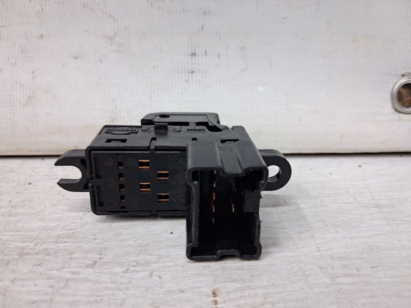 Кнопка стеклоподъемника Nissan Qashqai J10 2.0 БЕНЗИН MR20DE 2006 (б/у) Киев - изображение 2