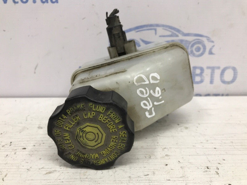 Бачок главного тормозного цилиндра Kia Ceed ED 1.6 DIESEL D4FB 2006 (б/у) Київ - зображення 2