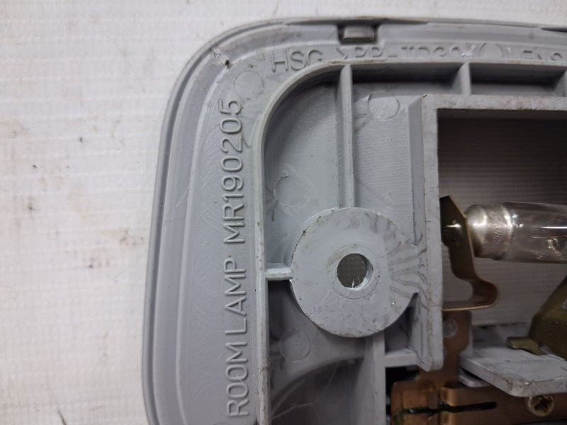 Плафон задний Mitsubishi Pajero Wagon 3 3.2 ДИЗЕЛЬ 4M41 1999 (б/у) Київ - зображення 3