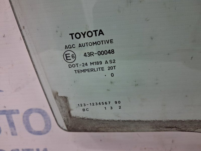 Стекло двери заднее правое Toyota Auris E150 1.6 БЕНЗИН 1ZRFAE 2006 (б/у) Київ - зображення 3