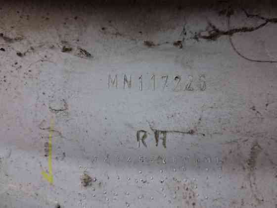 Накладка крыла Mitsubishi Pajero Wagon 3 3.2 ДИЗЕЛЬ 4M41 1999 задн. прав. (б/у) Київ