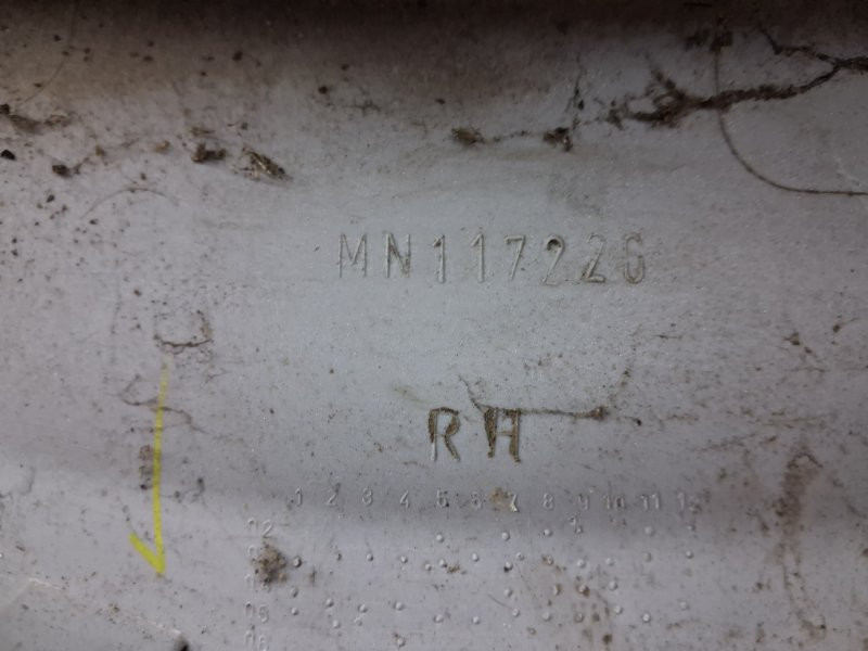 Накладка крыла Mitsubishi Pajero Wagon 3 3.2 ДИЗЕЛЬ 4M41 1999 задн. прав. (б/у) Київ - зображення 4