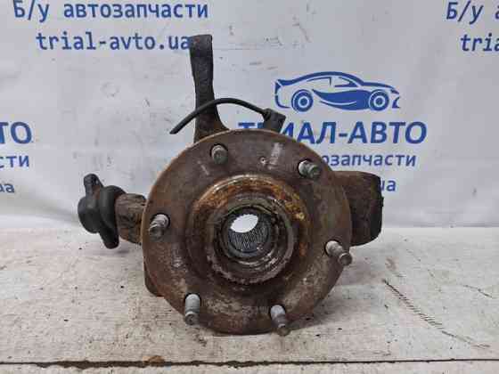 Кулак поворотный правый со ступицей Mitsubishi L200 KB 2.5 ДИЗЕЛЬ 4D56U 2006 (б/у) Київ