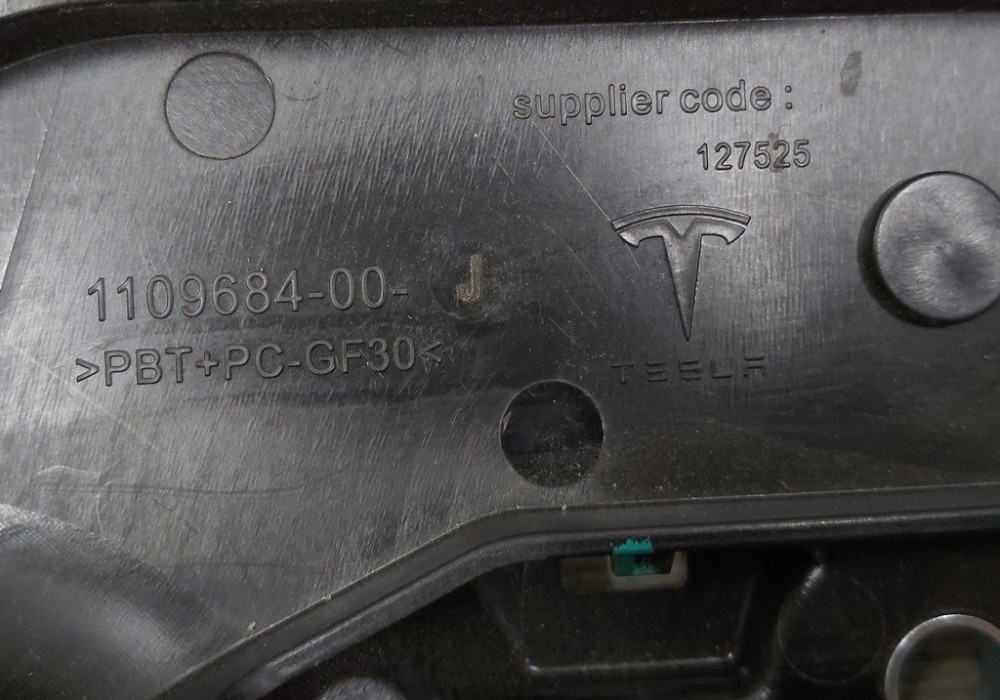 Крышка нижняя панели управления пентхауса основной батареи Tesla model 1109684-00-J Киев - изображение 3