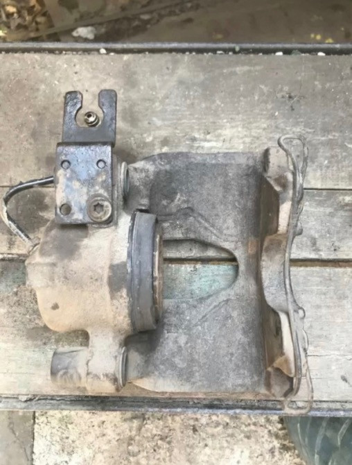 Бу суппорт передний правый Renault Laguna 2, 7701049104, диаметр поршня 57 мм Кропивницький - зображення 1