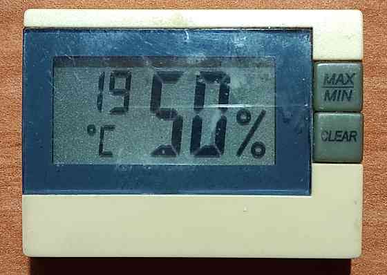 Цифровий вимірювач температури та вологи у приміщенні Київ