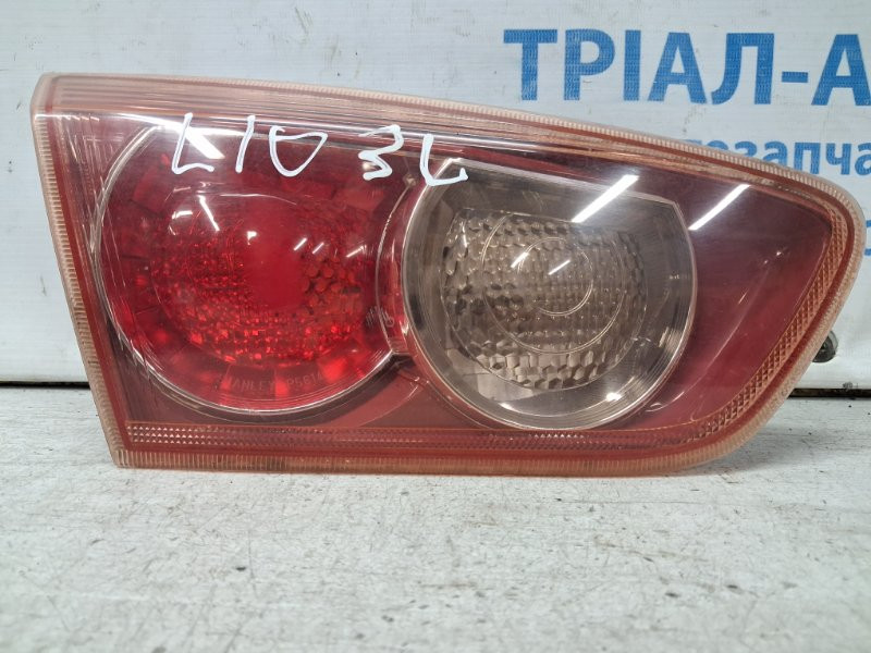 Фонарь задний внутренний левый Mitsubishi Lancer 10 2.0 БЕНЗИН 4B11 2007 (б/у) Киев - изображение 1