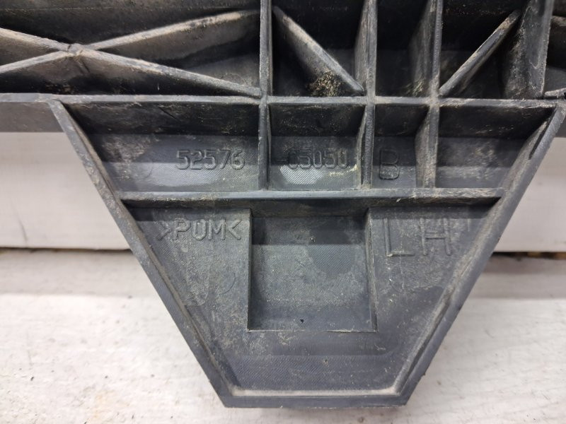 Кронштейн бампера задний левый Toyota Avensis T25 2.2 DIESEL 2ADFTV 2002 (б/у) Киев - изображение 4