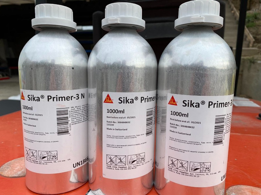 Однокомпонентна універсальна грунтовка Sika Primer-3 N, 250мл Вишневе - зображення 1
