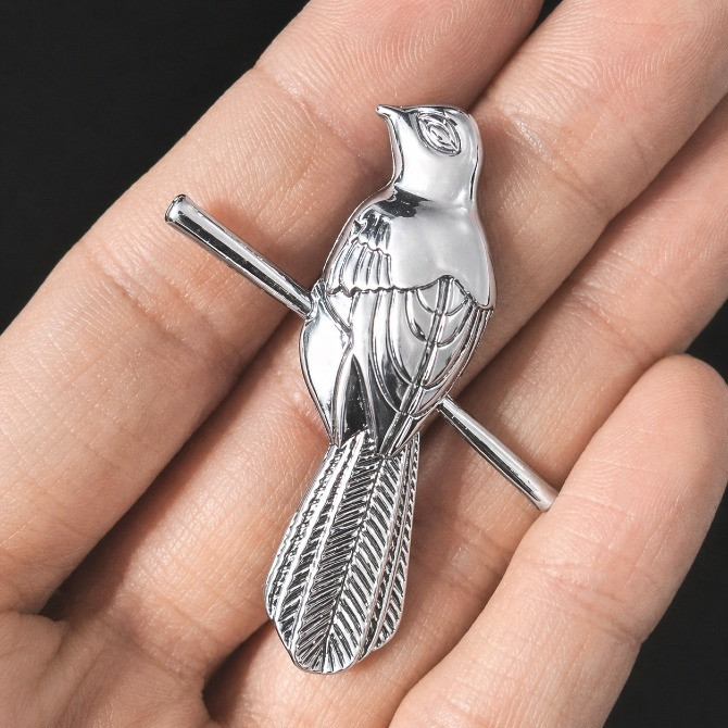 Брошь Пересмешник: Когда слова — оружие, а молчание — власть. Символ Мастера над монетой, Київ - зображення 1