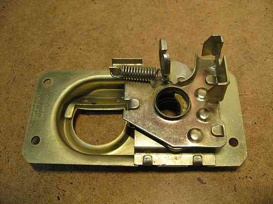 Замок капота нижний Amulet Днепр