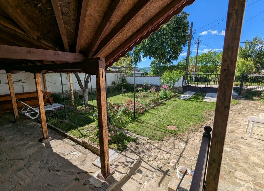 Комфортный дом с участком в 7 км от пляжа г. Обзор (Болгария) Киев - изображение 2