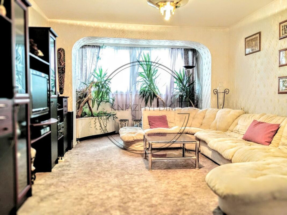 Оренда 3-х кімнатна роздільна квартира, Дарницький бульвар, метро Дарниця. Код об'єкту:11161413 Київ - зображення 1