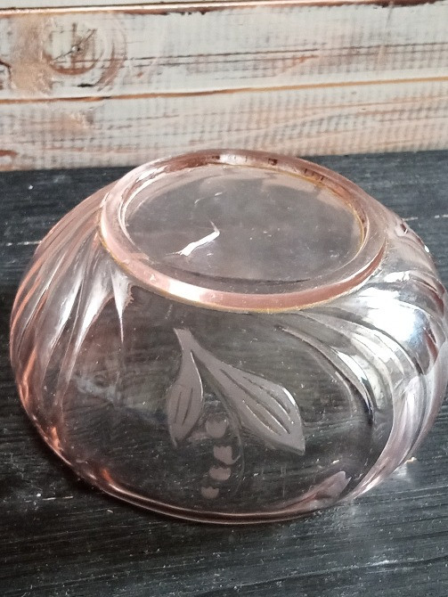 конфетница из розалинового \марганцевого\ немецкого стекла, 50-е годы Дніпро - зображення 6