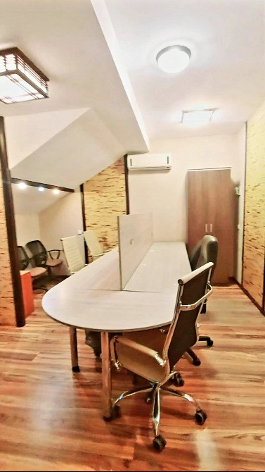 Хозяин: 4 кабинета 82м. Центр Киев Парковка Метро Без комиссии Интернет IT Киев - изображение 2