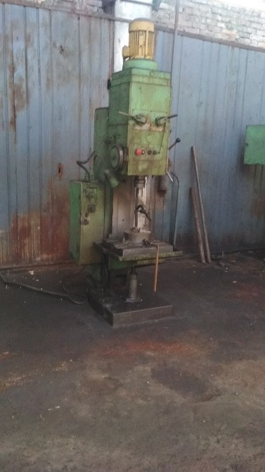 Вертикально-сверлильный станок 2Н135 Львов - изображение 1